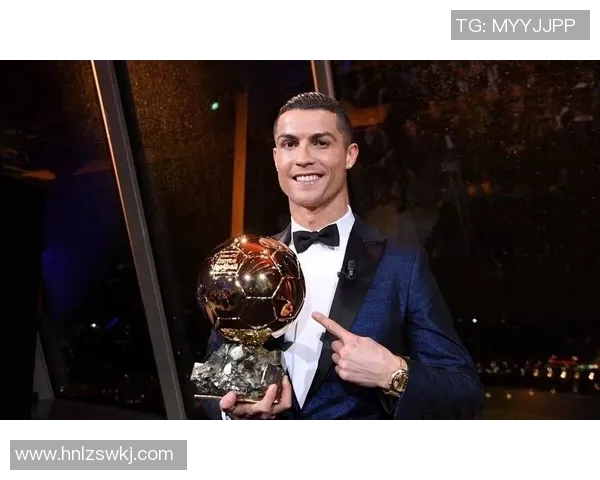 足球明星C罗在比赛中再创佳绩赢得胜利引发球迷热烈欢呼与赞誉